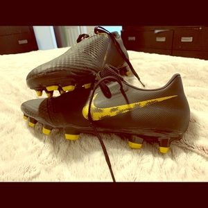 Soccer Cleats. Nike Phantom WM 7